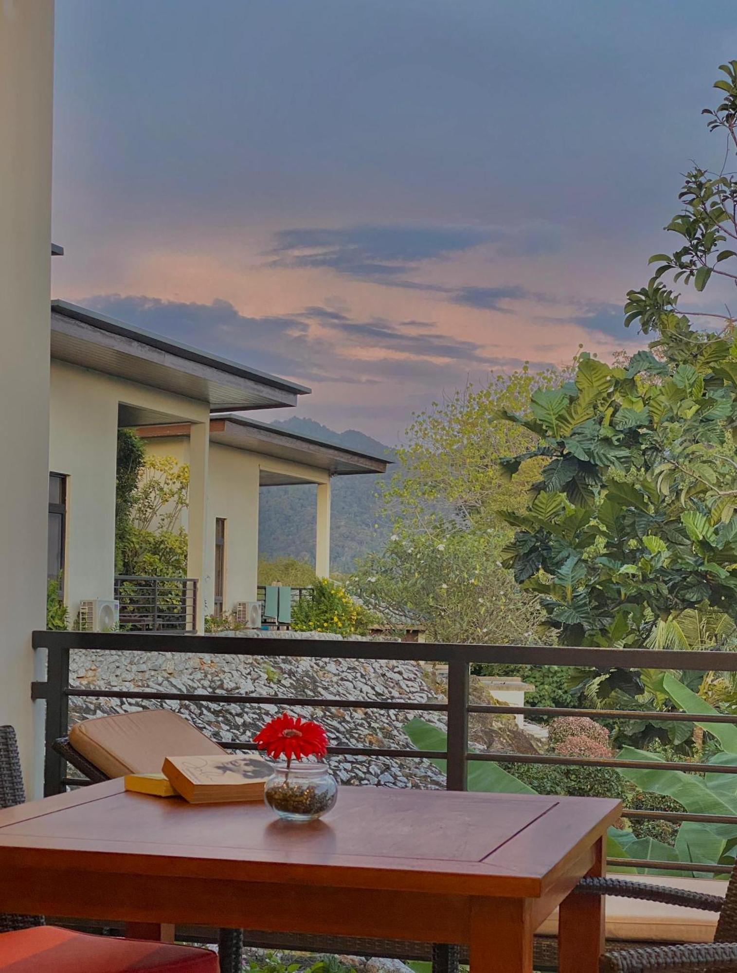 Ranis Lodge Padang Mat Sirat Exterior foto